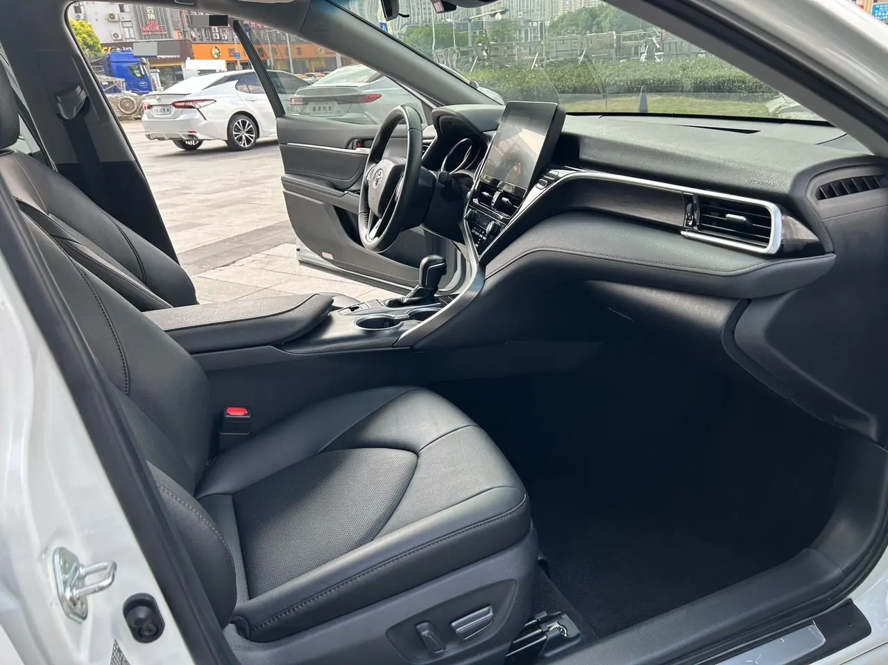 Toyota 2021 Camry 2.0G Stepless Deluxe Edition Automatic Gear 7