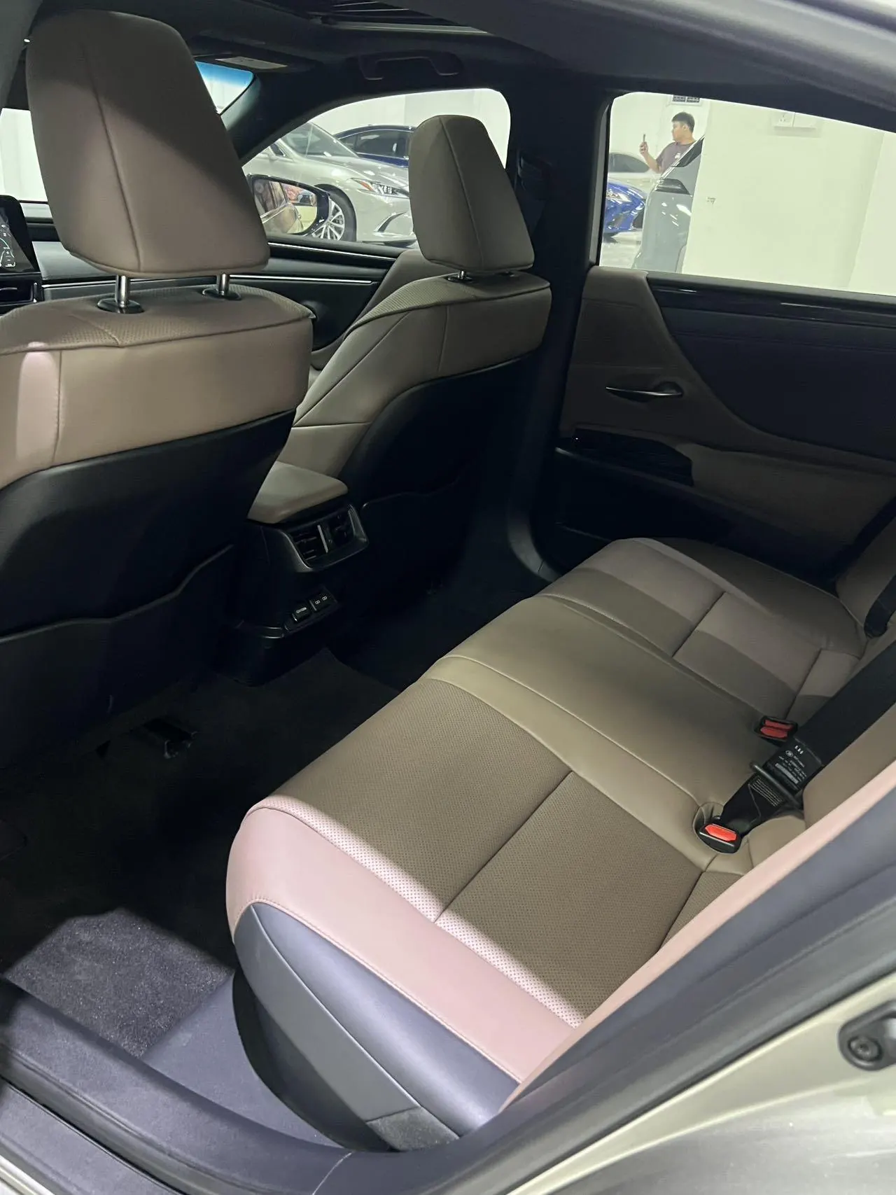 Lexus ES (Imported) 2022 ES300h 2.5 Stepless Premium Edition Automatic Gear 2