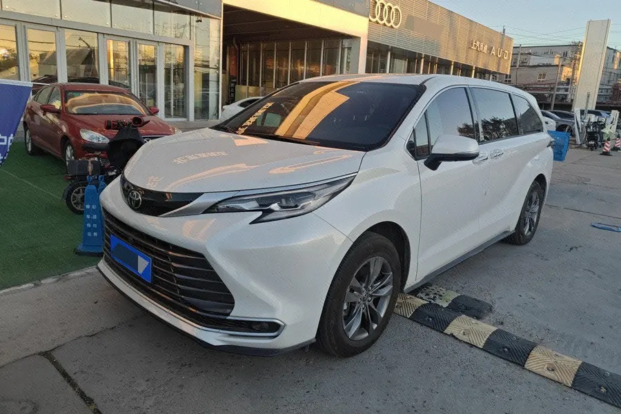 Toyota 2026 Sana 2.5 Stepless Four-wheel Drive Premium Edition Automatic Transmission - View 1
