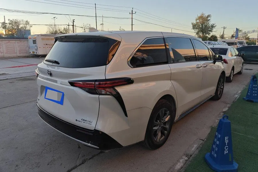 Toyota 2026 Sana 2.5 Stepless Four-wheel Drive Premium Edition Automatic Transmission 2