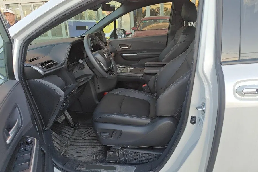 Toyota 2026 Sana 2.5 Stepless Four-wheel Drive Premium Edition Automatic Transmission 9