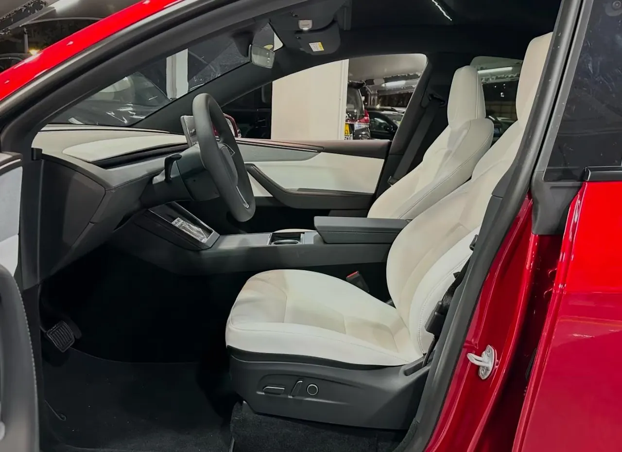 Tesla 2026 Model Y Rear-Wheel-Drive Automatic 2