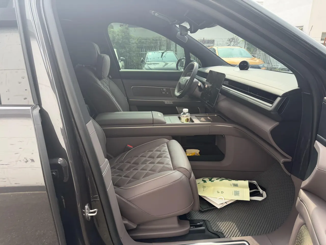 NIO 2026 ES8 6‑Seater Executive Signature Edition Automatic Transmission 11