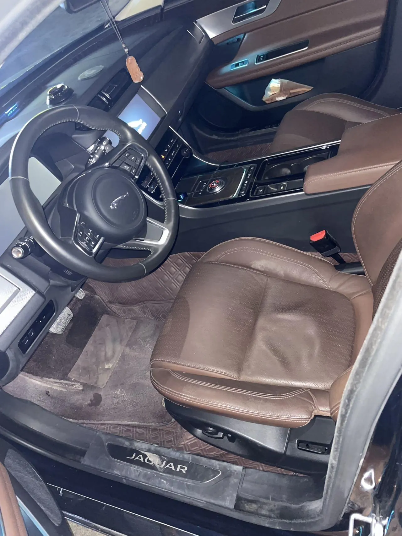 Jaguar 2020 XFL 2.0T P250 4-wheel drive exclusive automatic gear 3