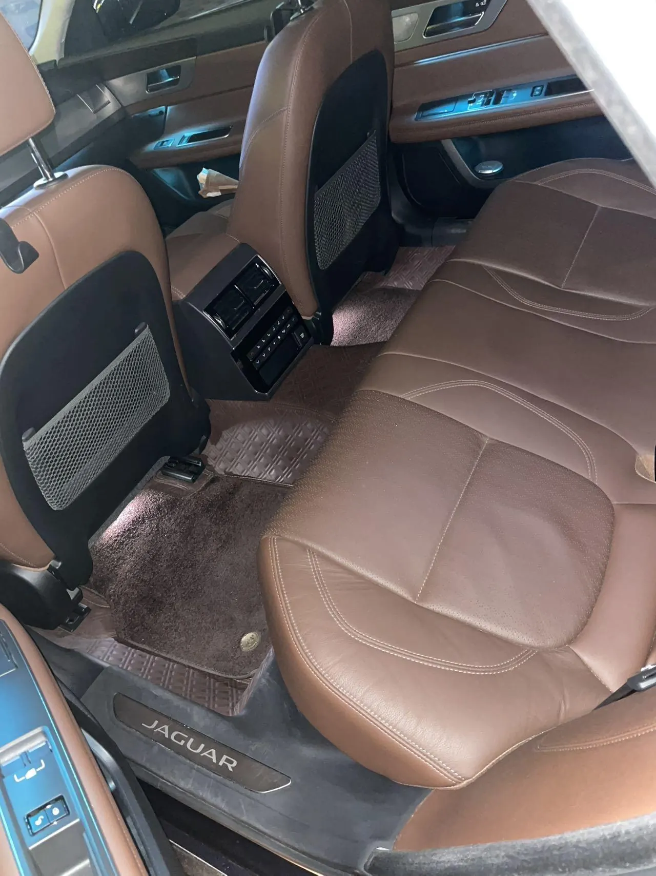 Jaguar 2020 XFL 2.0T P250 4-wheel drive exclusive automatic gear 4