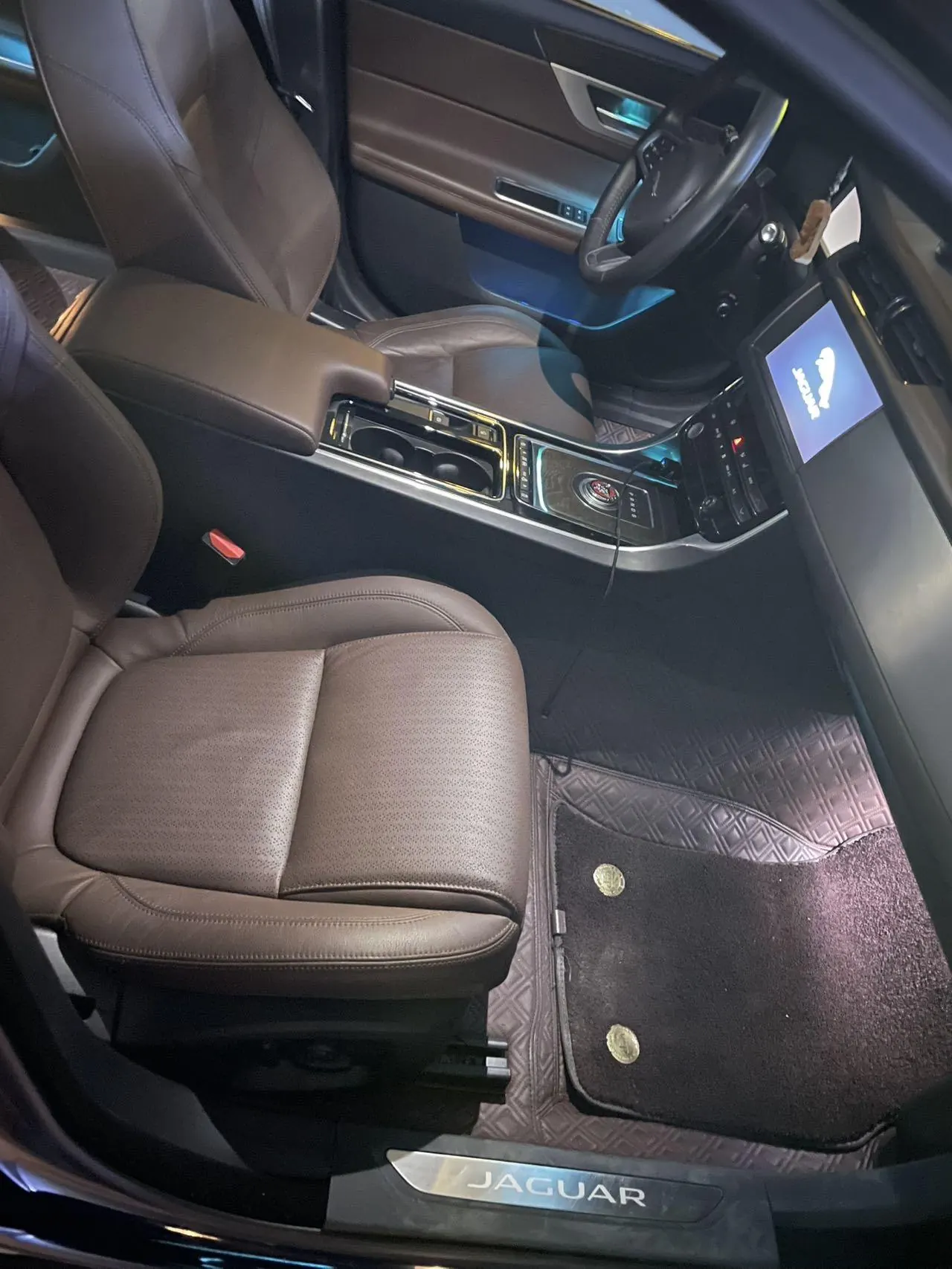 Jaguar 2020 XFL 2.0T P250 4-wheel drive exclusive automatic gear 7