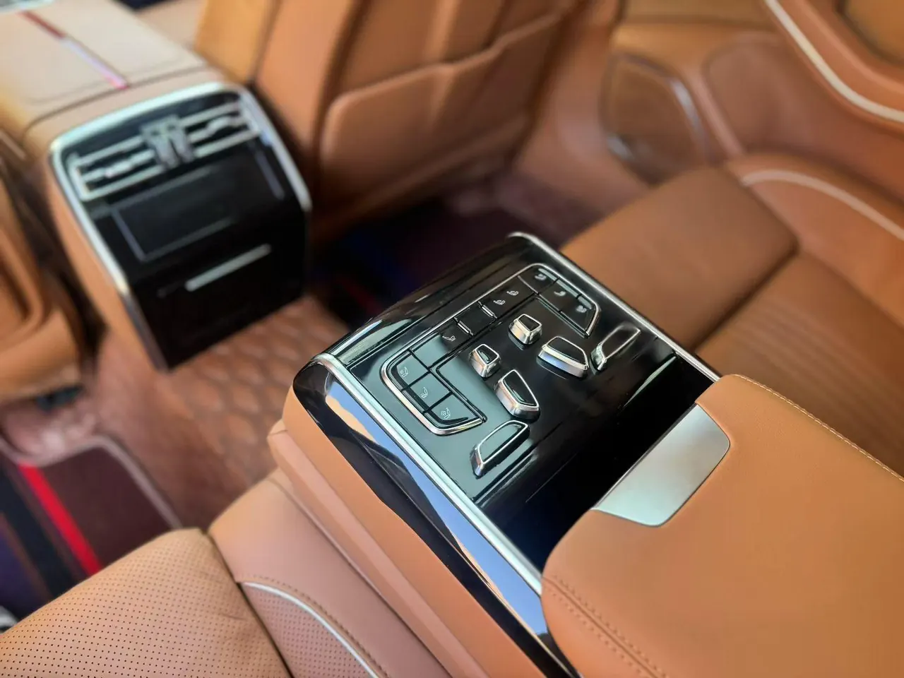 HongQi 2020 H9 48V 2.0T Zhilian Qi Chang Edition Automatic Gear 7