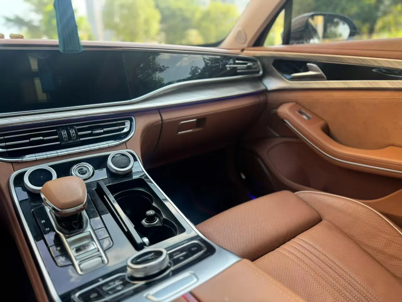 HongQi 2020 H9 48V 2.0T Zhilian Qi Chang Edition Automatic Gear 8