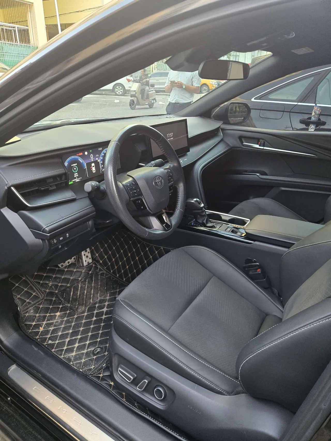 Toyota 2024 Camry Dual Engine 2.0HS Stepless Sports Edition Automatic Gear 3