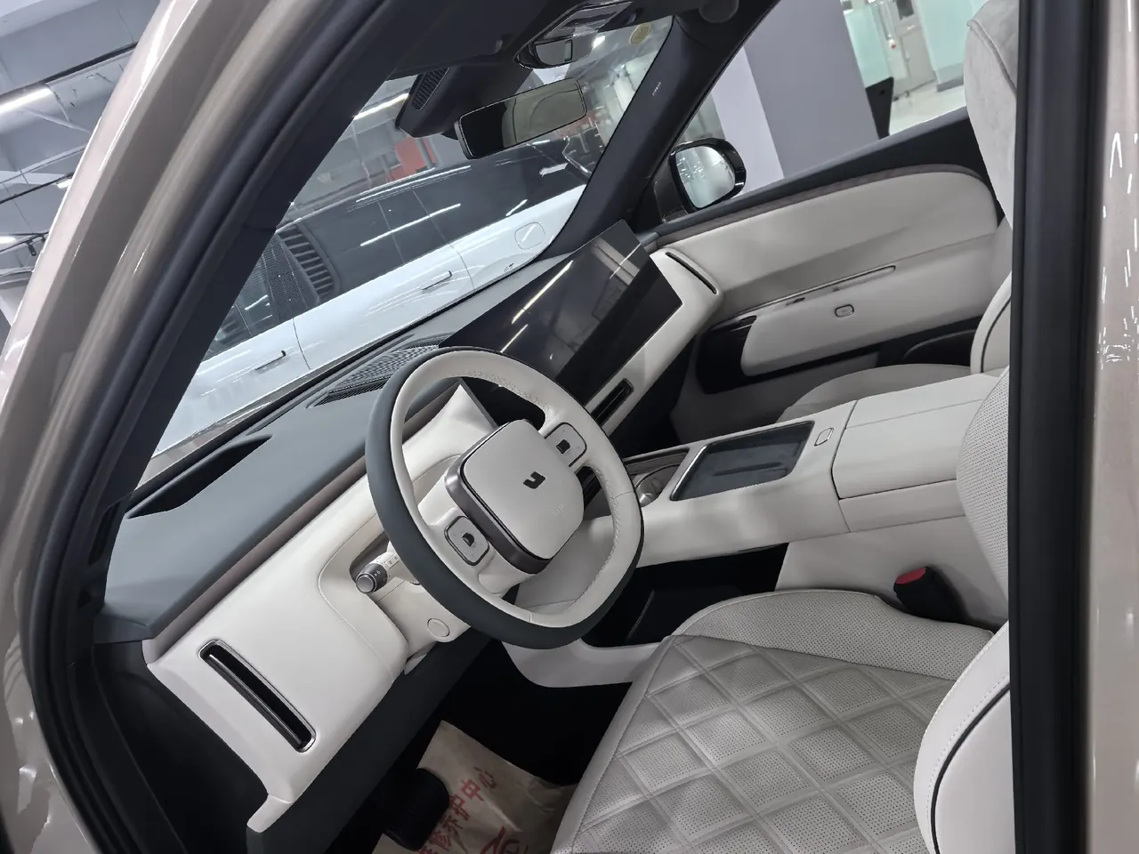 Li 2026 L9 Livis automatic gear 6