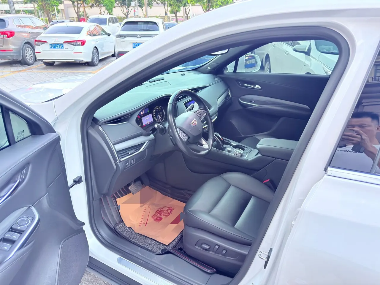 Cadillac 2020 XT4 2.0T 28T Two-Drive Leading Automatic Gear 4