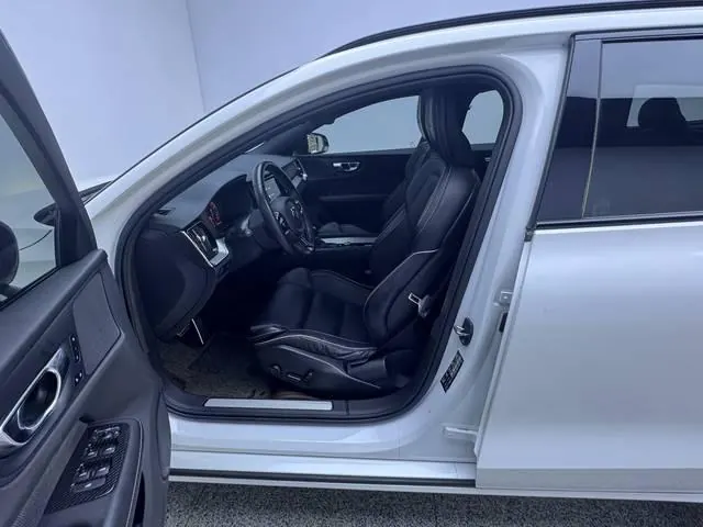 Volvo V60 (Imported) 2020 V60 2.0T T5 Zhiyuan Sports Edition Automatic Gear 4