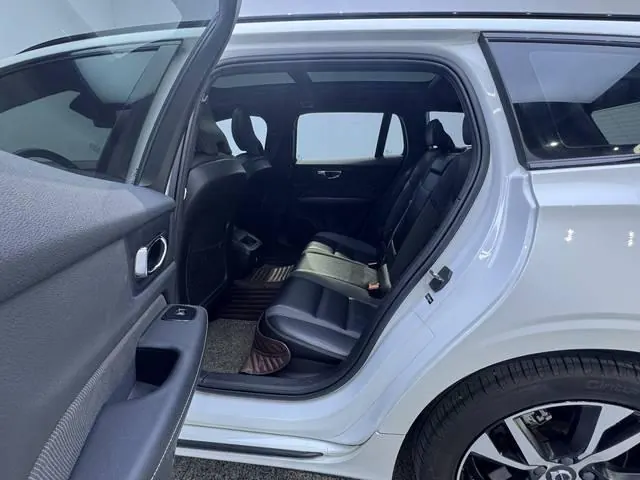 Volvo V60 (Imported) 2020 V60 2.0T T5 Zhiyuan Sports Edition Automatic Gear 6