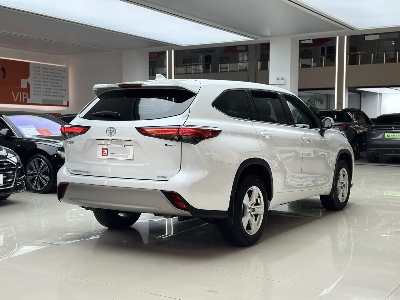Toyota 2024 Highlander Dual Engine 2.5 Stepless Intelligent Electric Hybrid Four-wheel Drive Elite Edition 7-seat Automatic Transmission 7