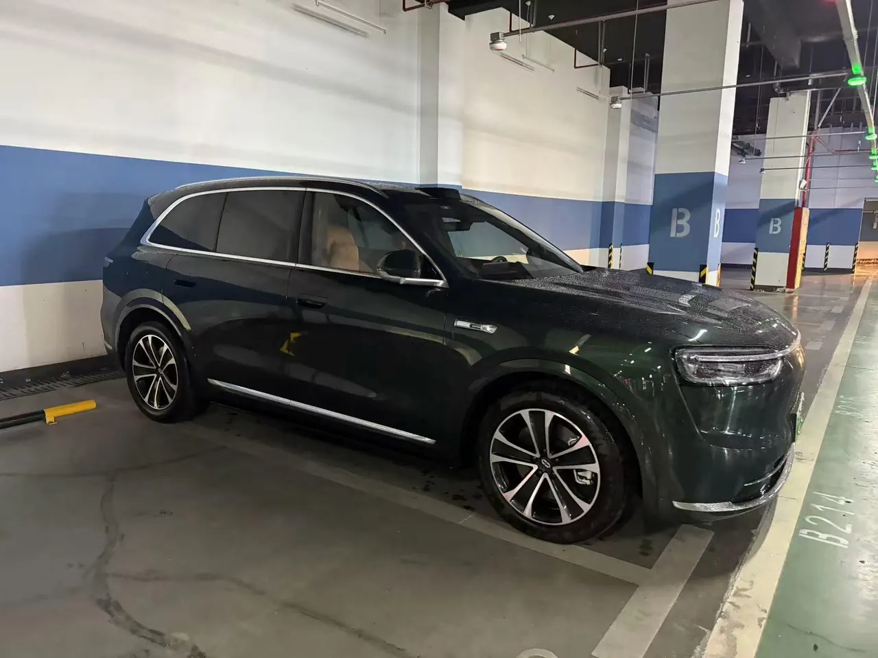 AITO 2026 AITO M7 extended range Max 4-wheel drive version 6 seats (192-line laser Radar) automatic gear 3