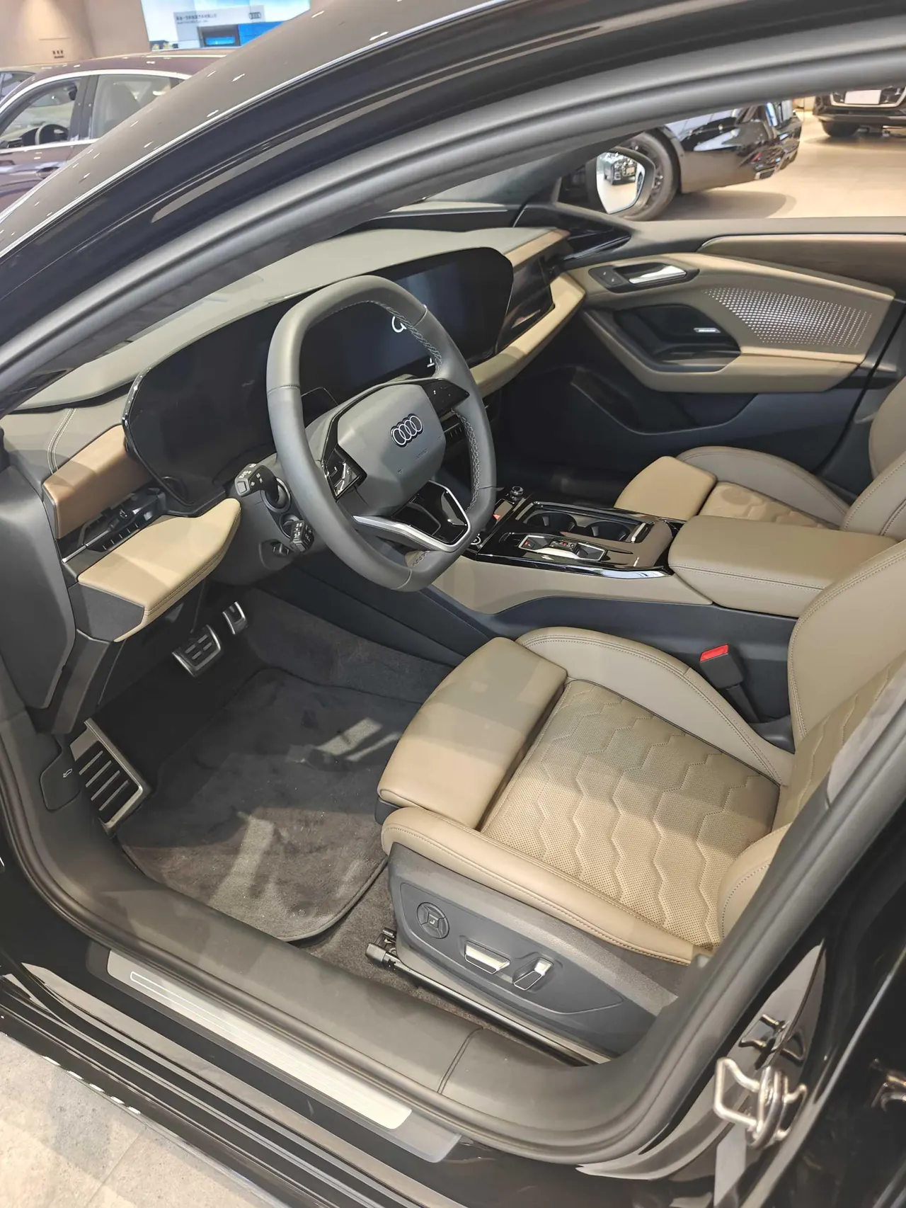 Audi 2026 A6L e-tron Starts Gan Kun Smart Driving Edition Automatic Gear 2