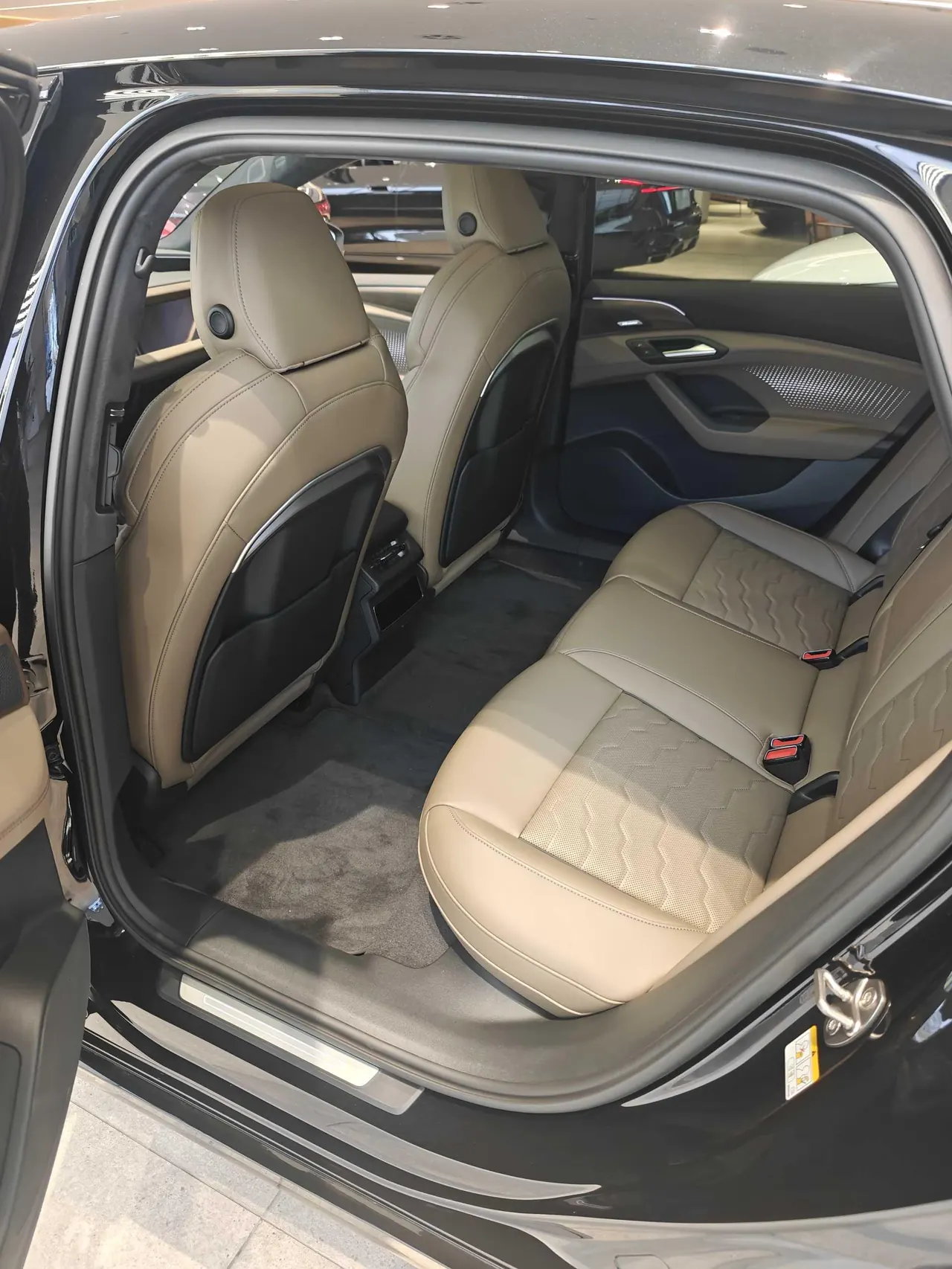 Audi 2026 A6L e-tron Starts Gan Kun Smart Driving Edition Automatic Gear 3