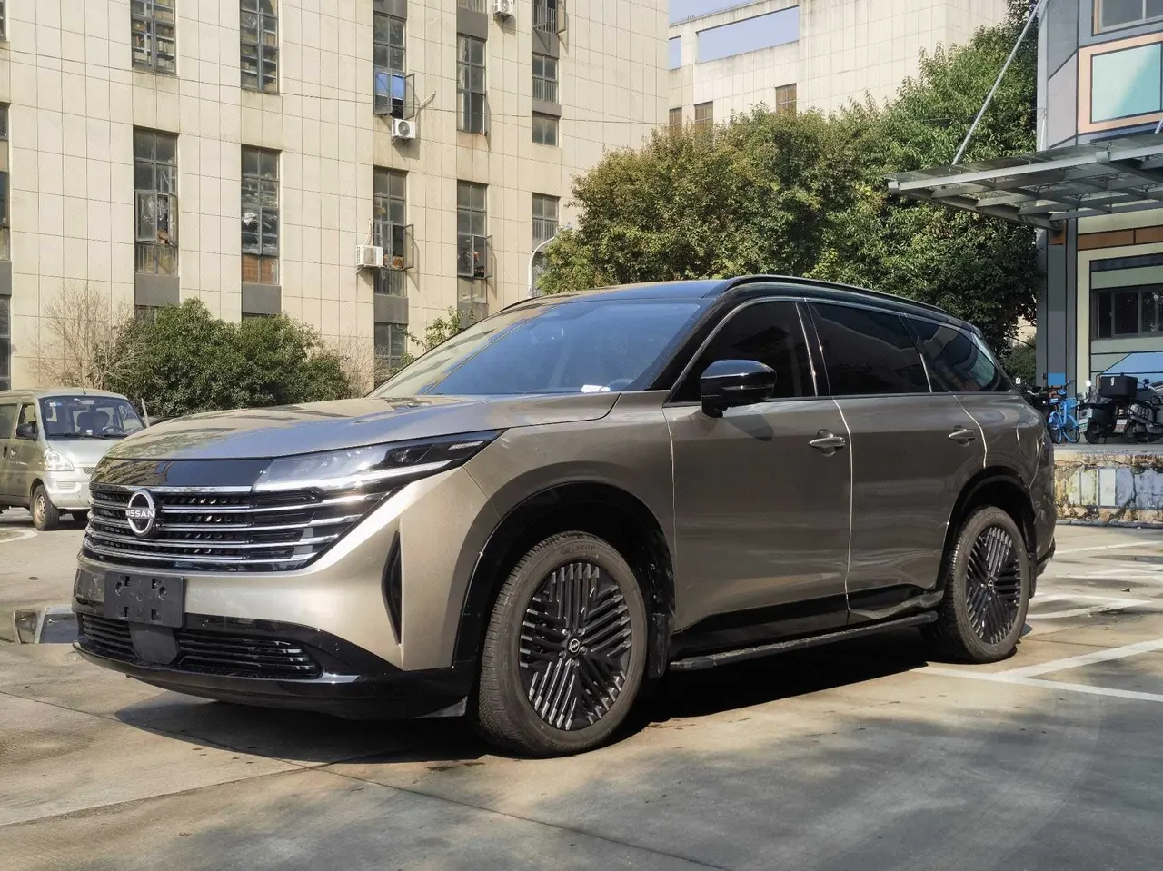 Nissan 2024 Land Exploration 2.0T 380VC-TURBO Four-wheel Drive Intelligent Driving Edition 6-seat Automatic Gear - View 1