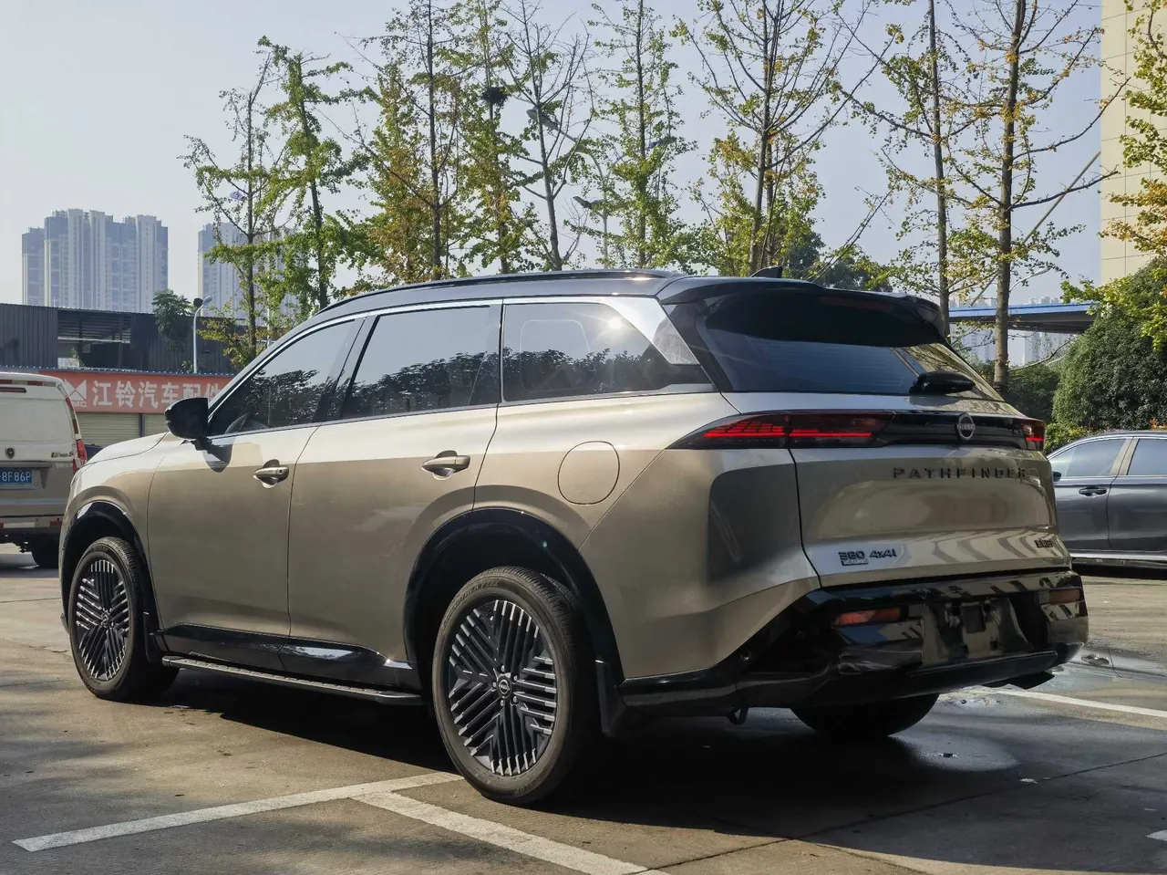 Nissan 2024 Land Exploration 2.0T 380VC-TURBO Four-wheel Drive Intelligent Driving Edition 6-seat Automatic Gear 9