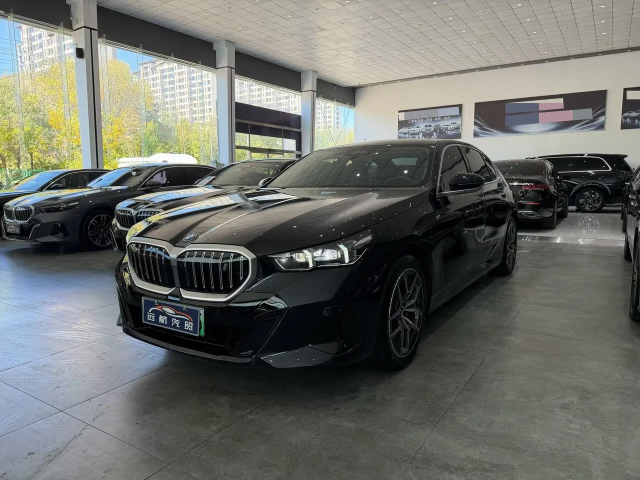 BMW 2024 i5 eDrive 35L M sports suit automatic gear - View 1