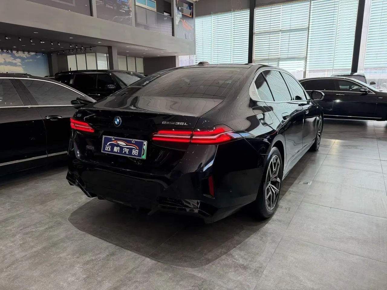 BMW 2024 i5 eDrive 35L M sports suit automatic gear 9