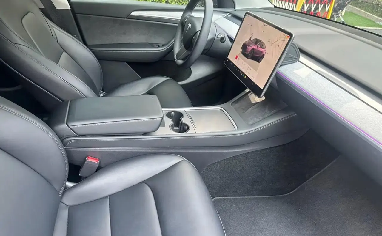 Tesla 2024 Model Y rear-wheel drive version automatic transmission 3