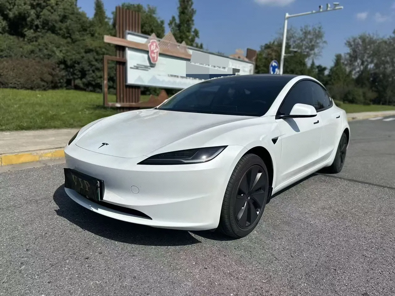 Tesla 2026 Model 3 rear-wheel drive version of automatic transmission - View 1