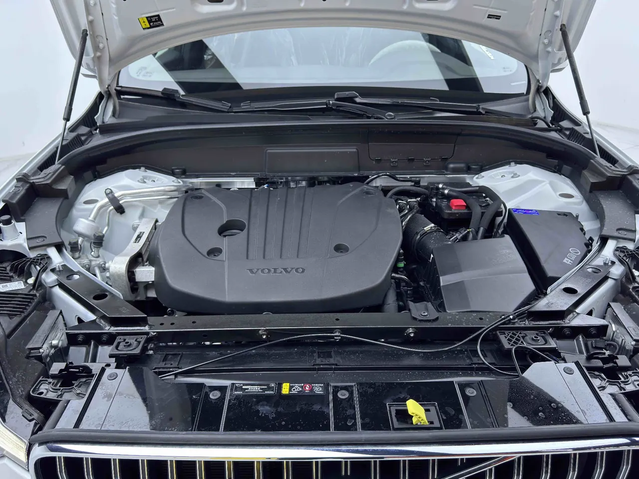 Volvo 2025 XC60 48V 2.0T B5 4-wheel-drive Zhiyi Deluxe Edition Automatic Gear 11