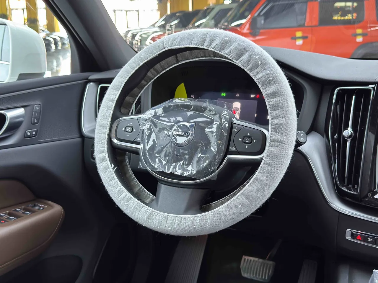 Volvo 2025 XC60 48V 2.0T B5 4-wheel-drive Zhiyi Deluxe Edition Automatic Gear 3