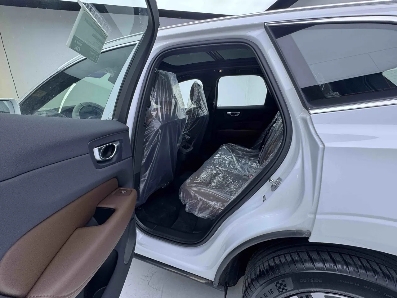 Volvo 2025 XC60 48V 2.0T B5 4-wheel-drive Zhiyi Deluxe Edition Automatic Gear 6