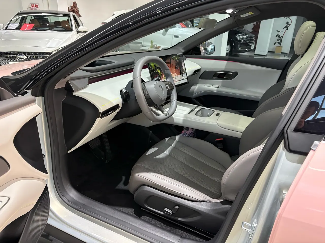 ChangAn Deepal 2026 L 06 560Ultra Laser Edition Automatic Gear 3