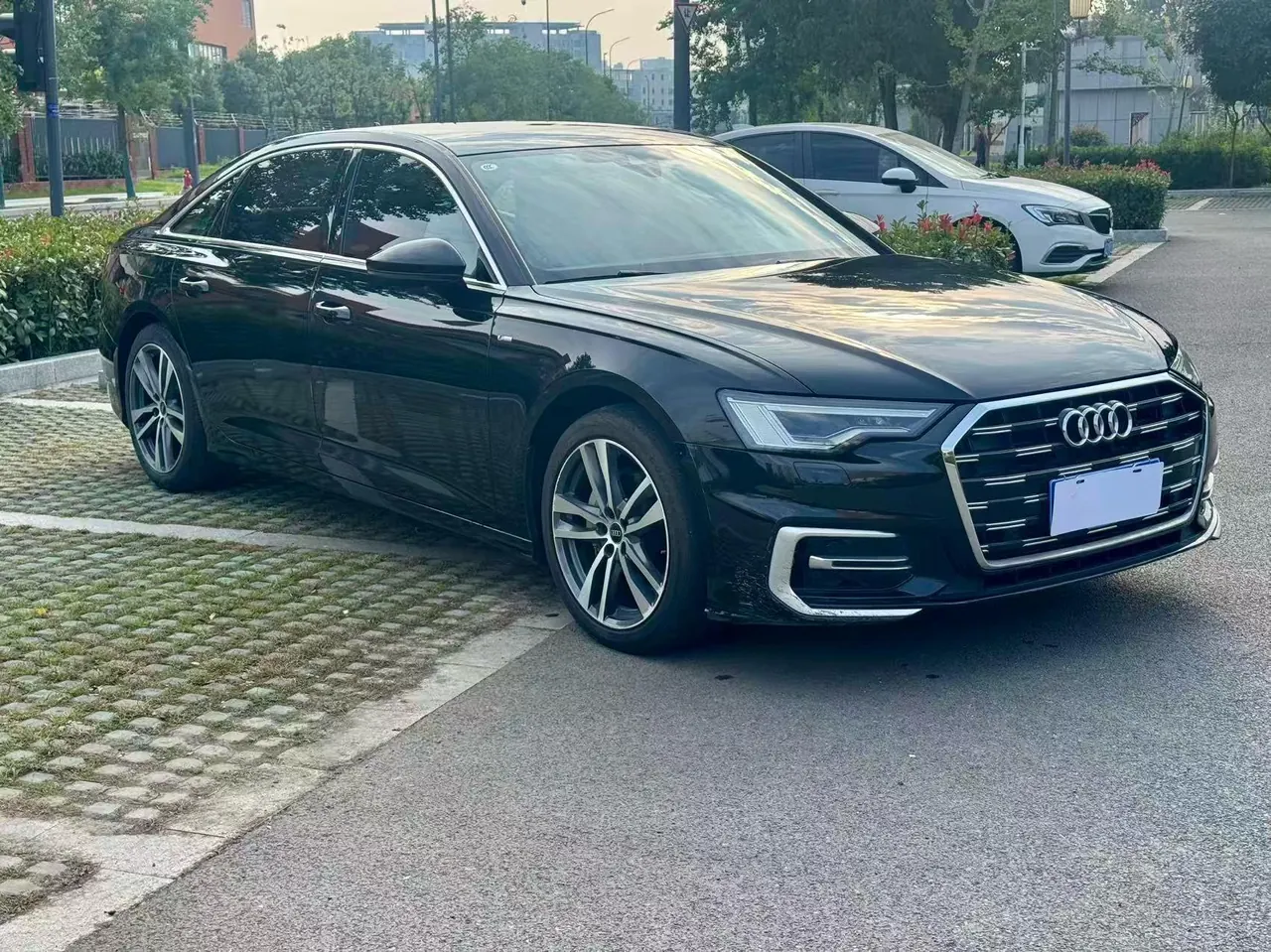 Audi 2024 A6L 2.0TFSI 40TFSI Deluxe Dynamic Automatic 3