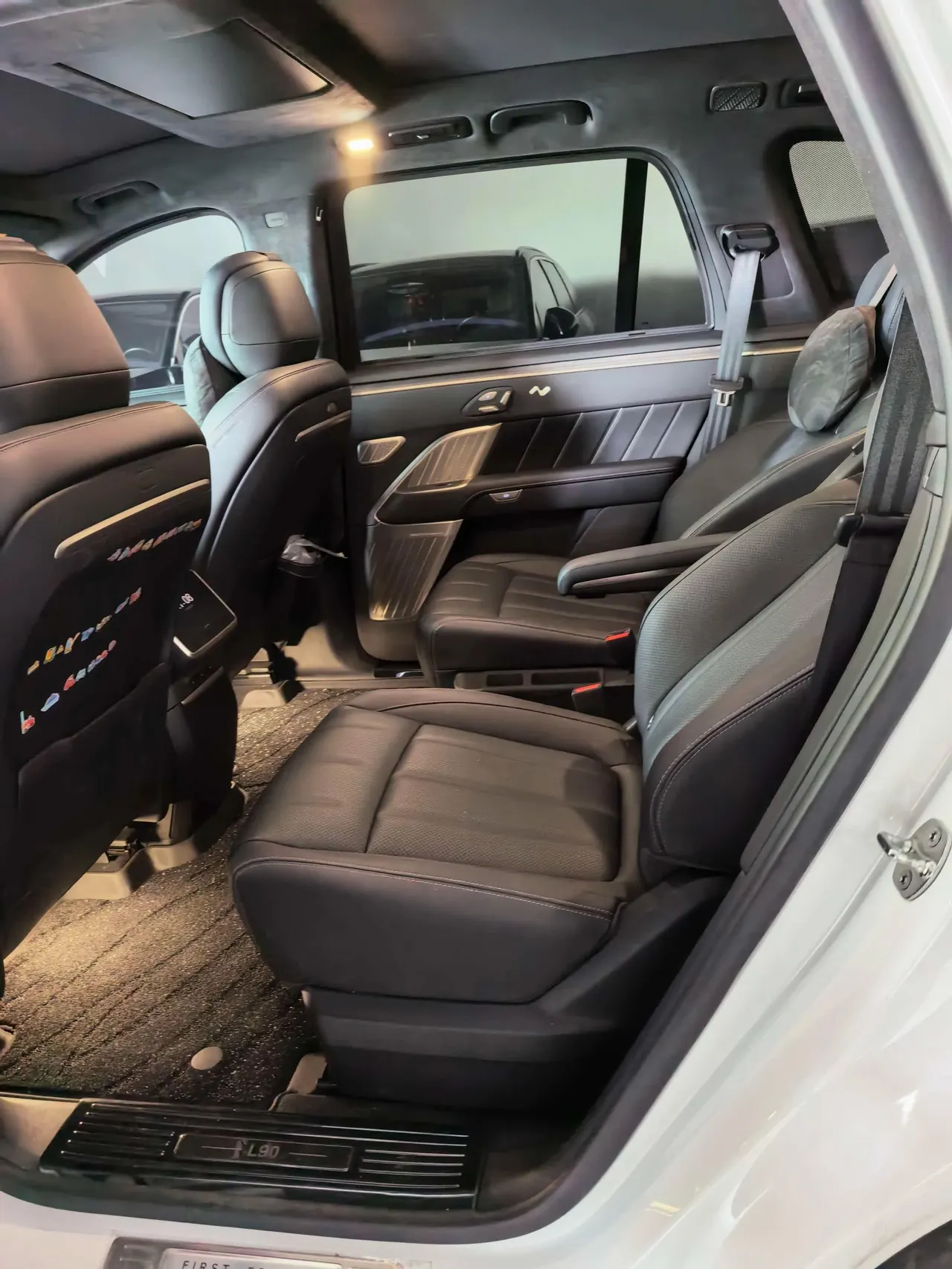 ONVO 2025 L90 Max six-seat automatic gear 3