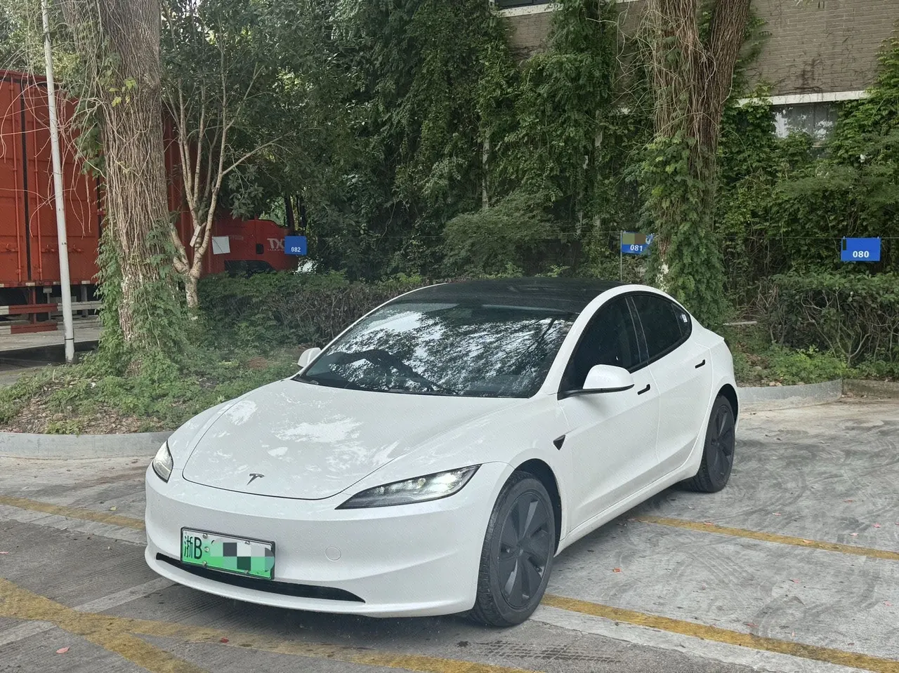Tesla 2025 Model 3 rear-wheel drive version of automatic transmission - View 1