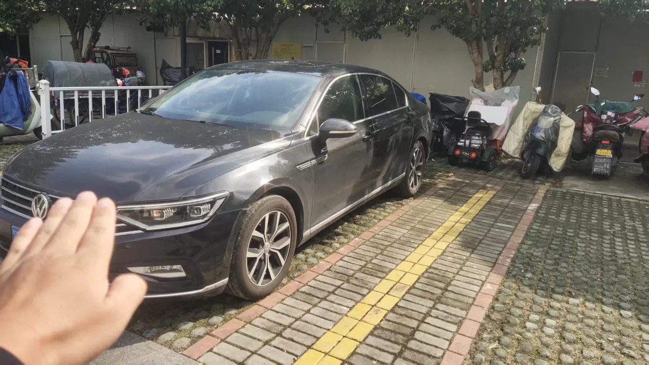 Volkswagen 2020 Magotan 2.0TSI 330TSI Leading Automatic - View 1