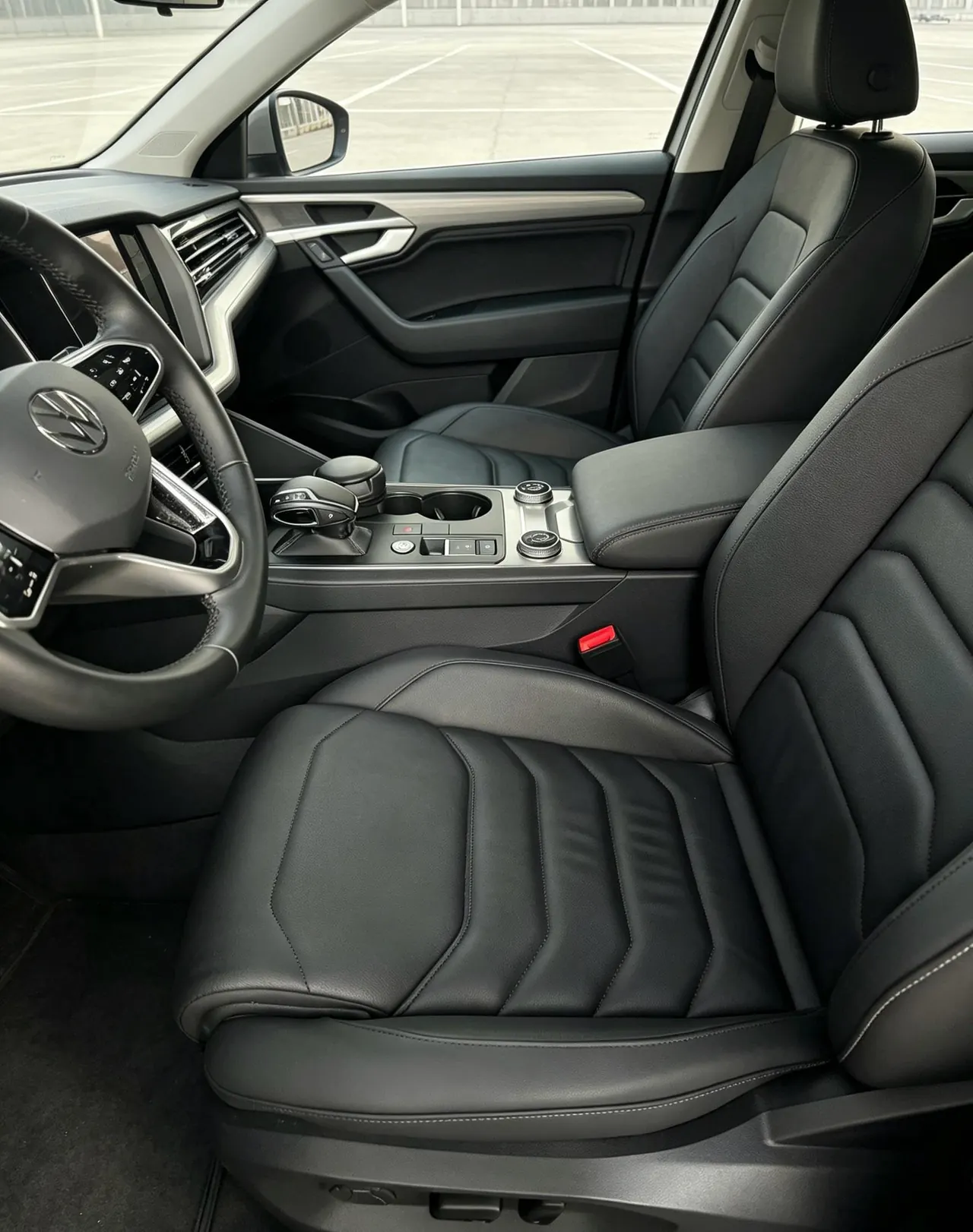 Volkswagen Touareg (Imported) 2022 Touareg 2.0TSI Sharp Edition Automatic Gear 4