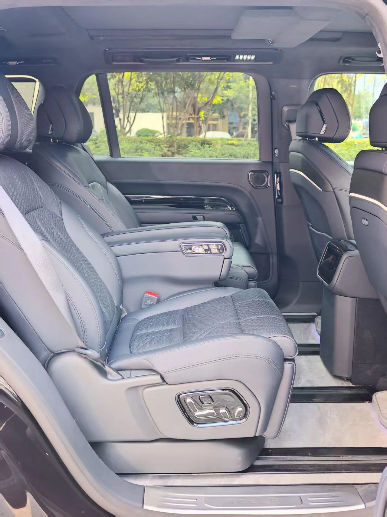 Zeekr 2025 Zeekr 9X 2.0T Ultra 55kWh automatic gear 3