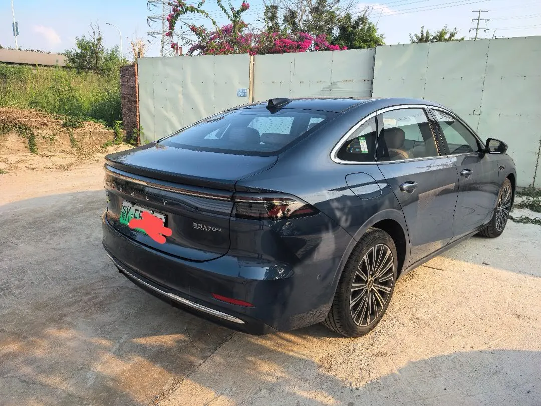 Geely Galaxy 2025 A7 EM-i 1.5 150km Starship Edition Automatic Gear 5