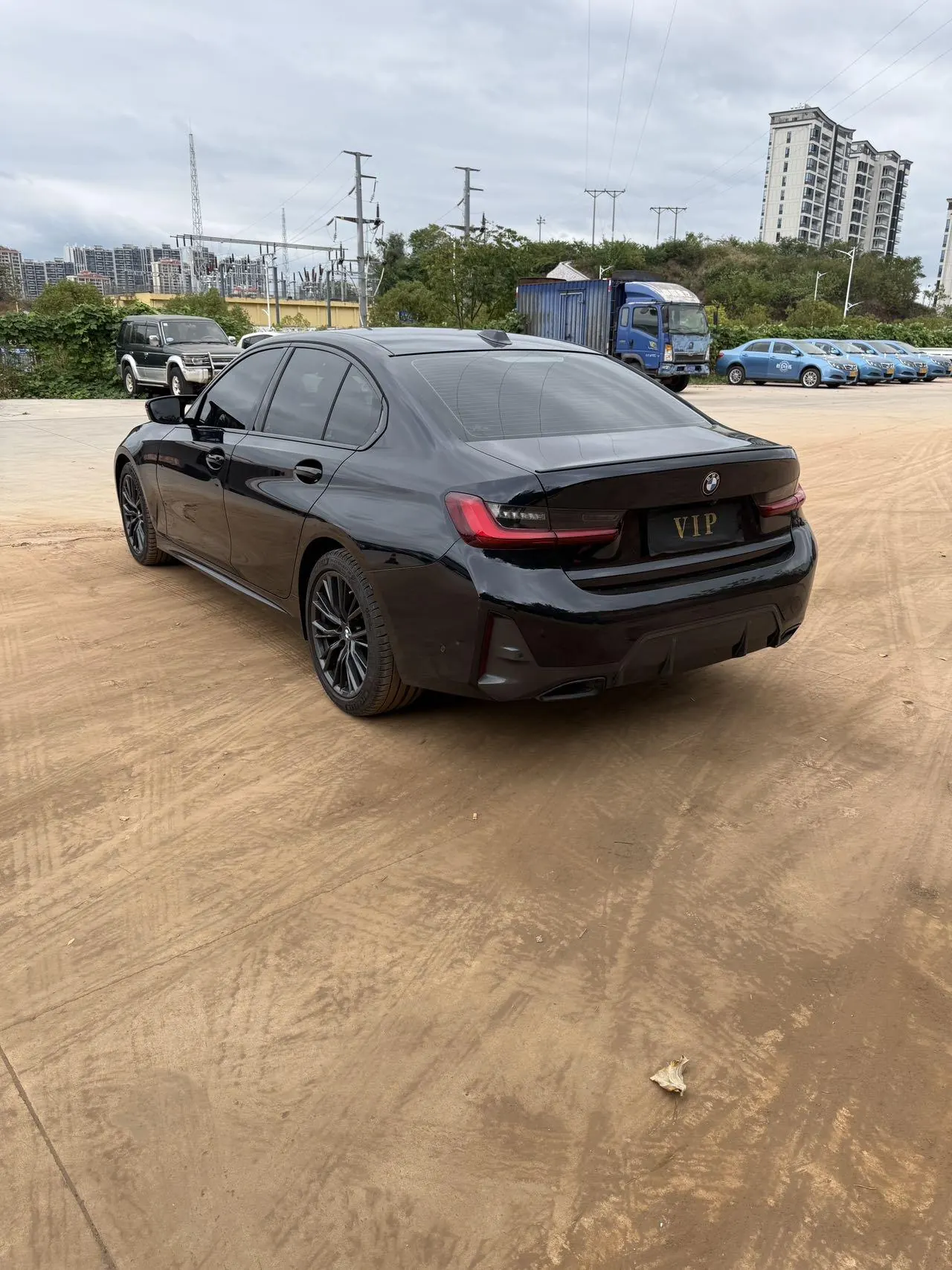 BMW 3 Series 2023 325i 2.0T M Sports Obsidian Night Suit Automatic Gear 5