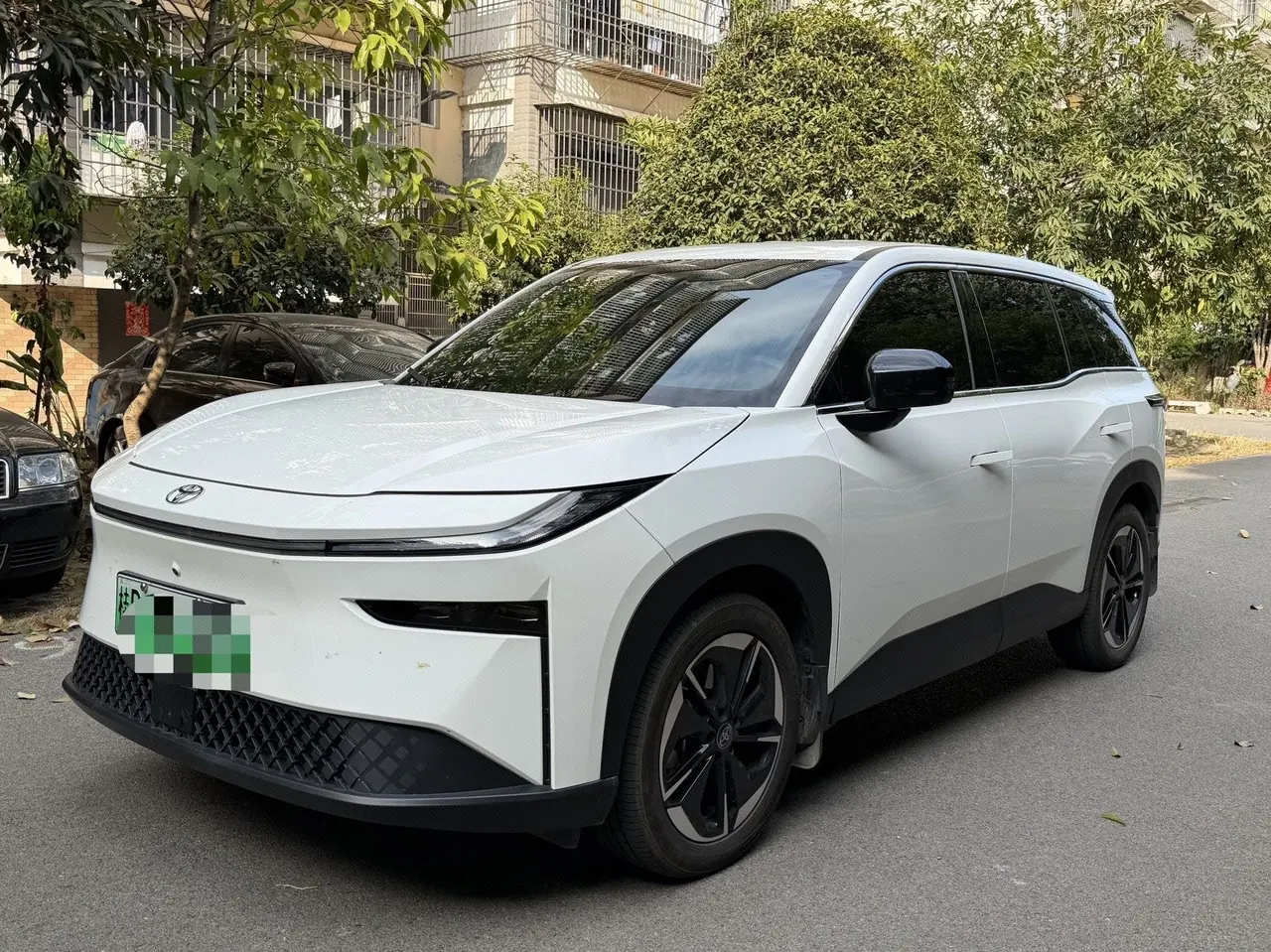 Toyota 2025 Platinum Intelligence 3X 520 Pro Automatic Gear - View 1