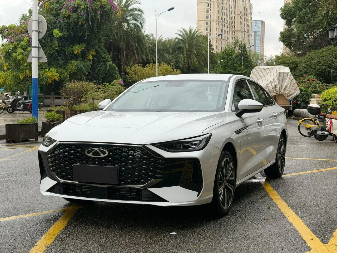 Chery 2025 Erez 8 Pro 1.6TGDI 290TGDI Standard Automatic Gear - View 1