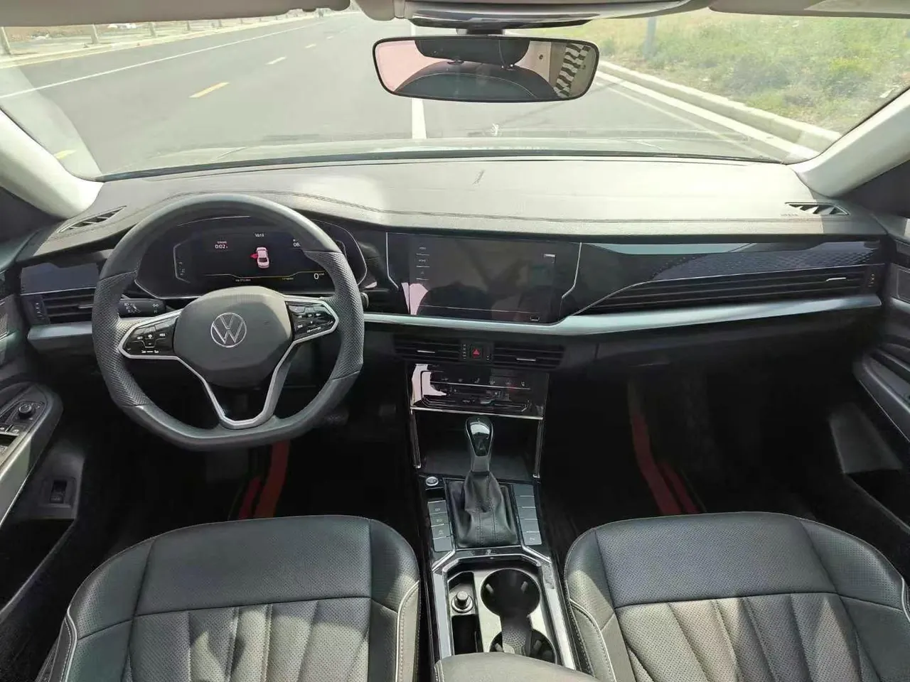 Volkswagen 2024 Passat 2.0TSI 330TSI Elite Edition Automatic 3