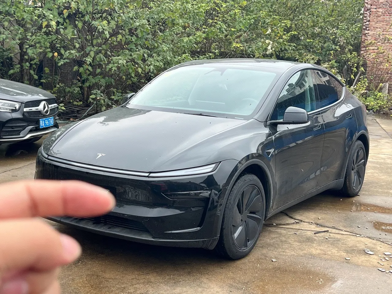 Tesla 2024 Model Y rear-wheel drive version automatic transmission - View 1