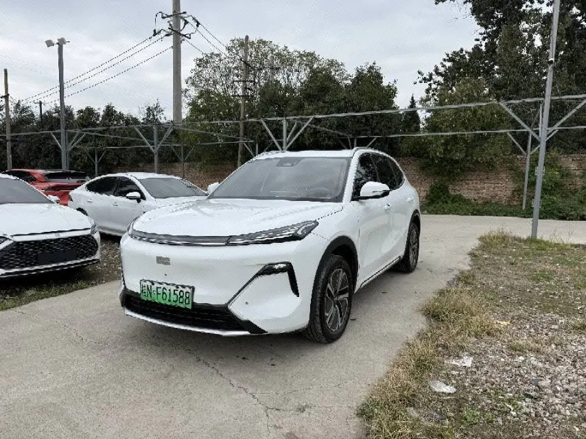 Geely Galaxy 2025 Starship 7 EM-i 1.5 120km Discovery Edition Automatic Gear - View 1