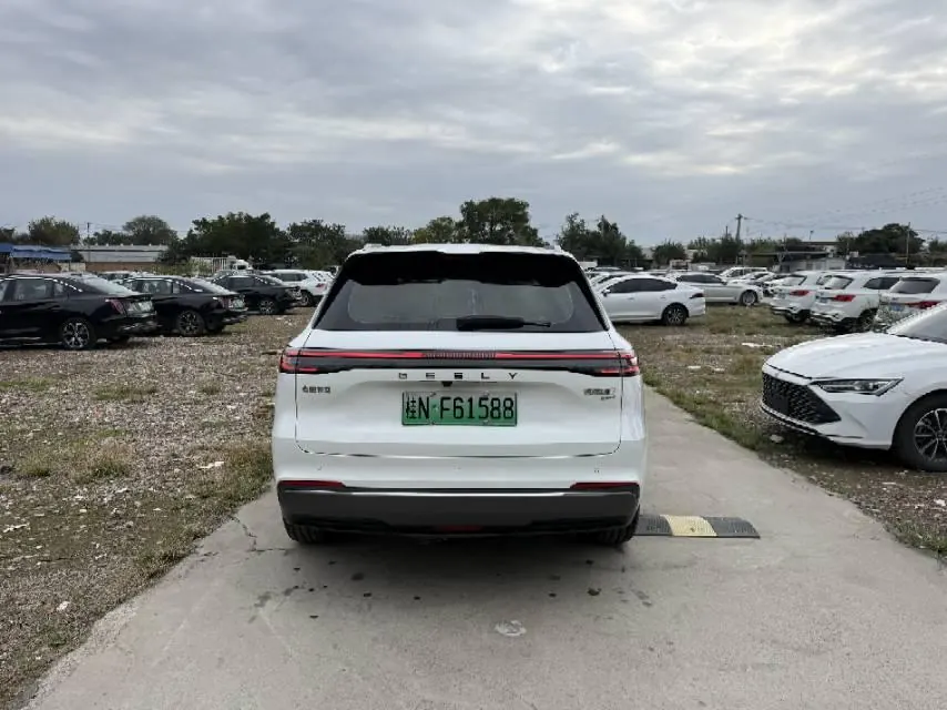 Geely Galaxy 2025 Starship 7 EM-i 1.5 120km Discovery Edition Automatic Gear 4
