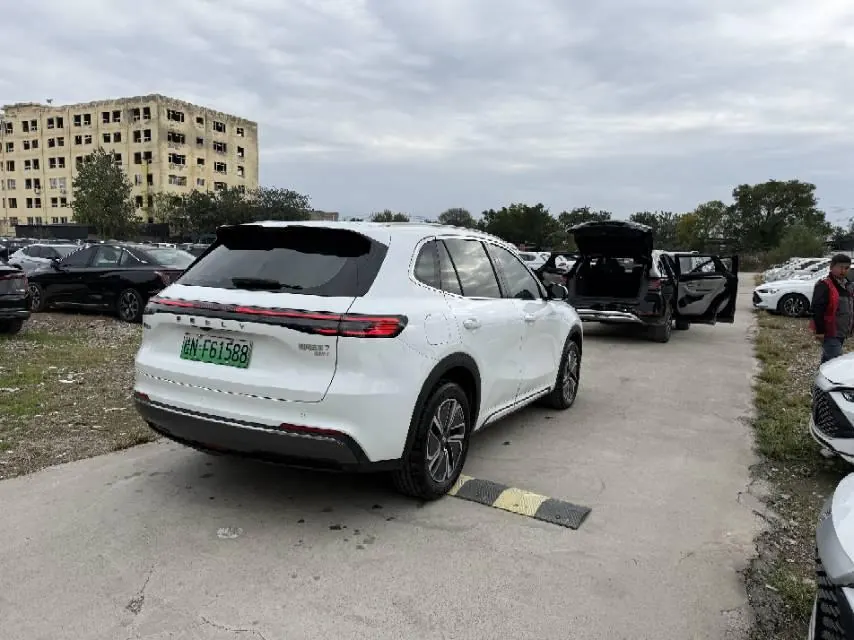 Geely Galaxy 2025 Starship 7 EM-i 1.5 120km Discovery Edition Automatic Gear 7