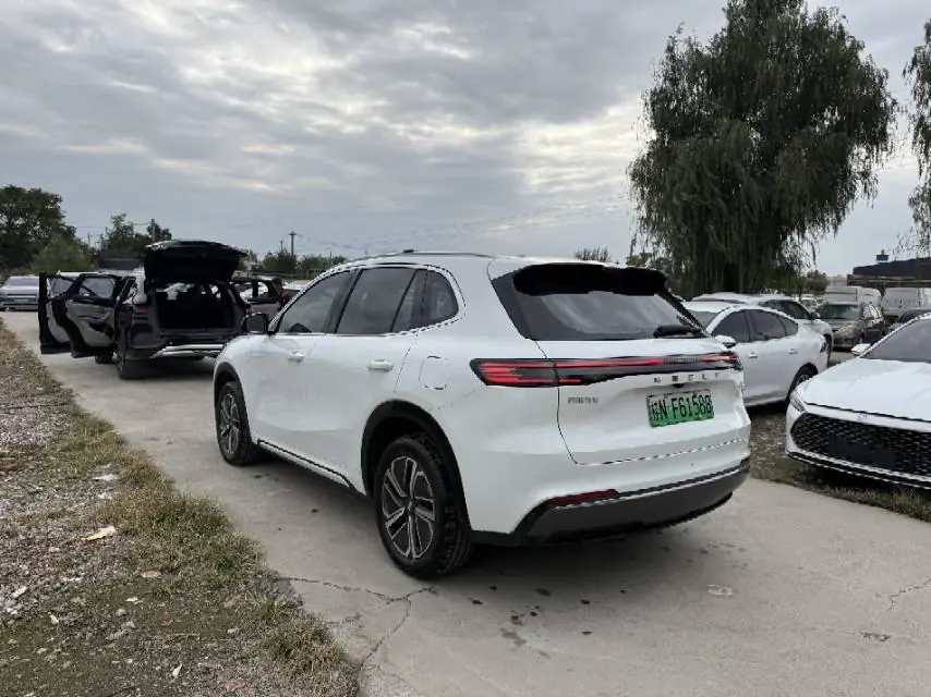 Geely Galaxy 2025 Starship 7 EM-i 1.5 120km Discovery Edition Automatic Gear 8