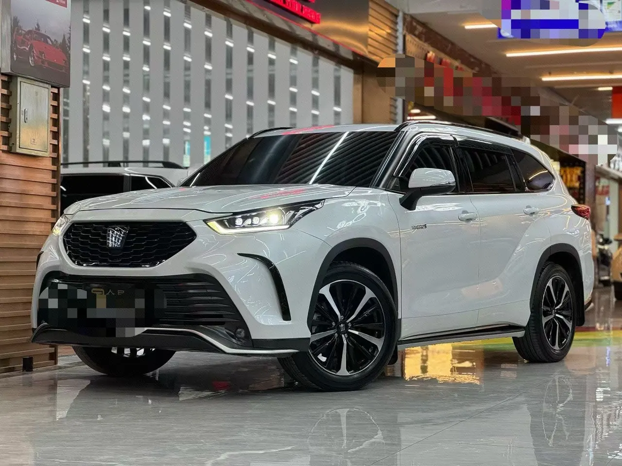 Toyota 2024 Crown Land Release HEV 2.5 Stepless Four-wheel Drive Deluxe Edition Automatic Gear - View 1