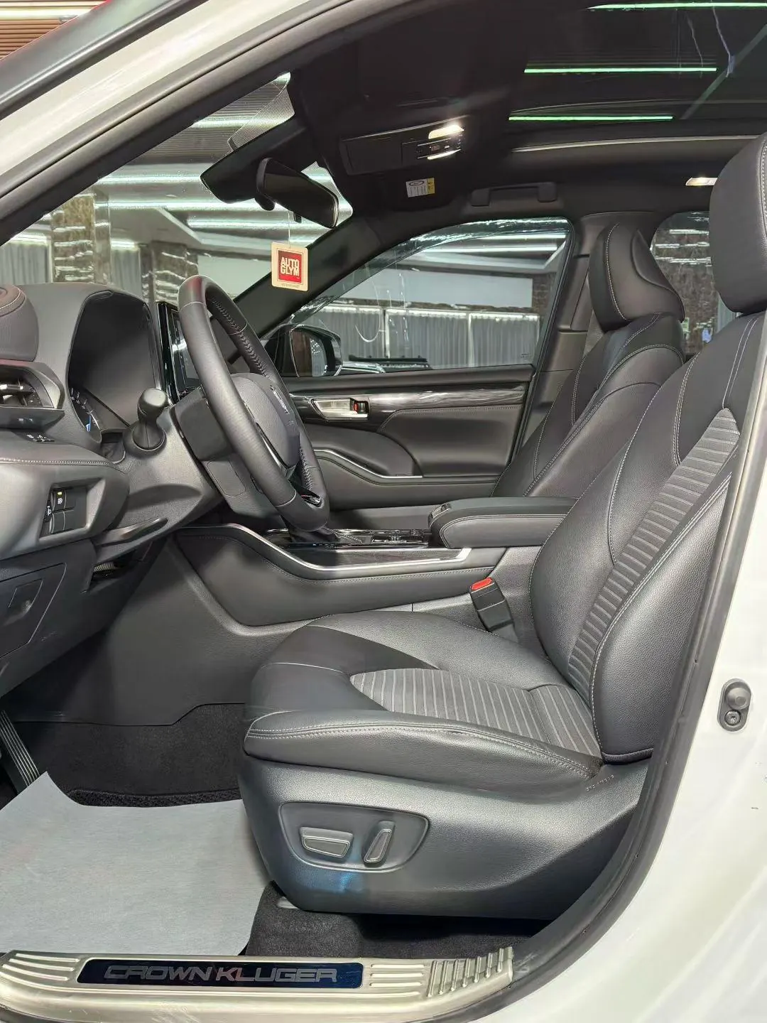 Toyota 2024 Crown Land Release HEV 2.5 Stepless Four-wheel Drive Deluxe Edition Automatic Gear 4