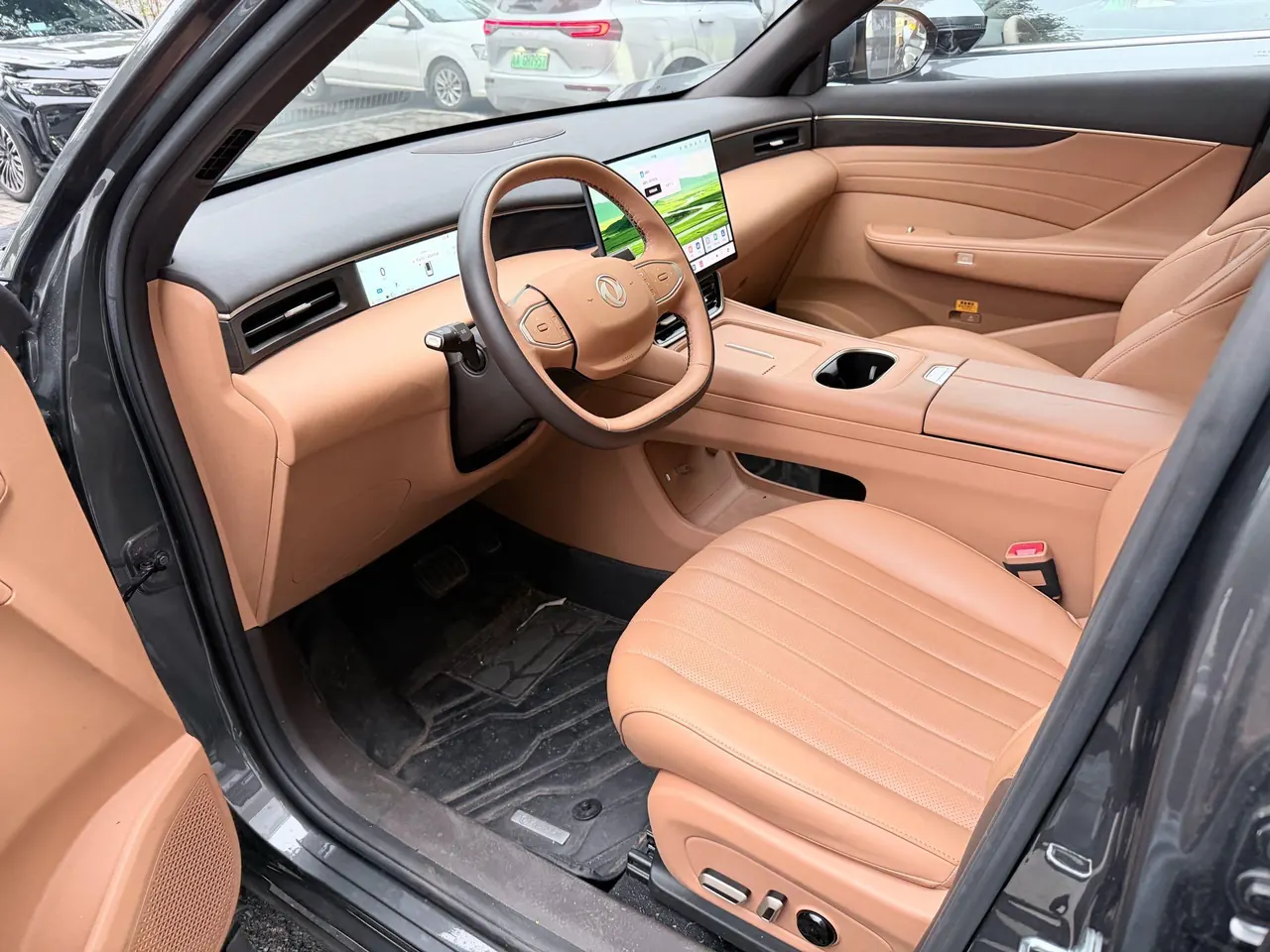 Aeolus 2025 L8 1.5T 185KM Dream Edition Automatic Gear 2
